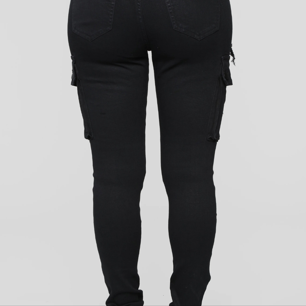 NWT Fashion Nova Black Distressed Cargo Jeans | High Waist Skinny | Edgy Street - Picture 4 of 6